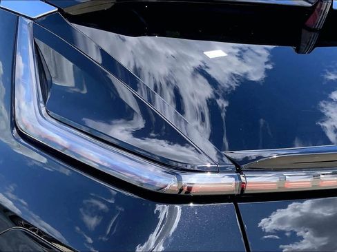 Used 2025 Cadillac Lyriq Luxury image 28