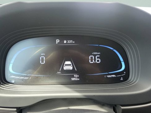 Certified 2025 Hyundai Venue Limited FWD image 25