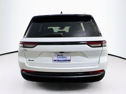 Used 2023 Jeep Grand Cherokee Altitude AWD/4WD image 6