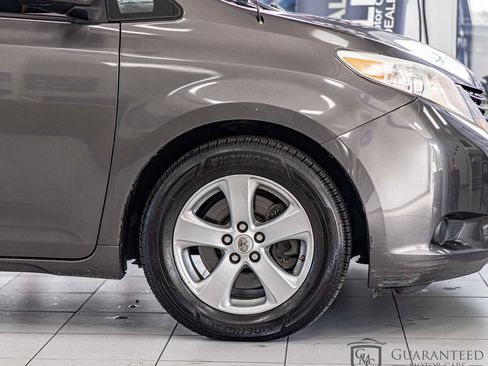 Used 2012 Toyota Sienna LE FWD image 11