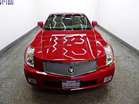 Used 2005 Cadillac XLR RWD image 2