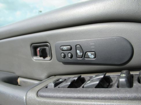 Used 2005 Chevrolet Silverado 2500 LT w/ Heavy-Duty Power Package image 22