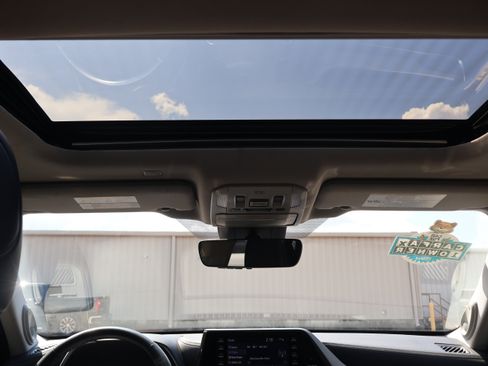 Used 2021 Toyota Highlander Limited FWD image 16