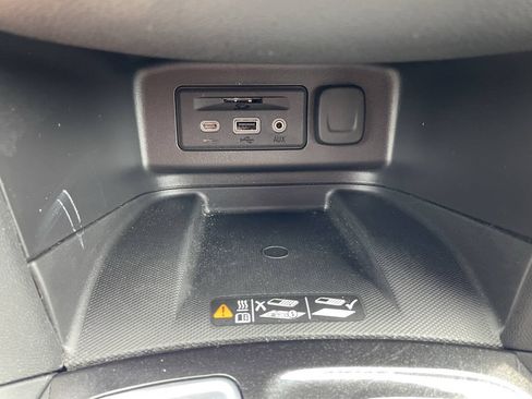 Used 2024 Chevrolet Equinox Premier AWD/4WD image 25