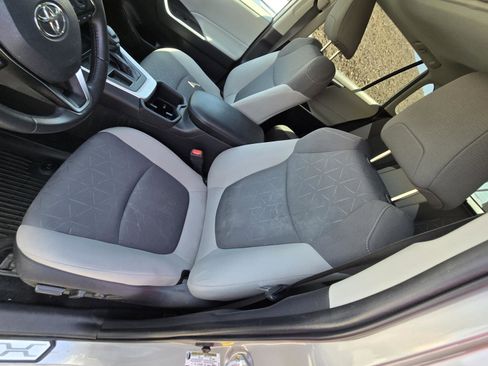 Used 2022 Toyota RAV4 XLE w/ Convenience Package FWD image 11