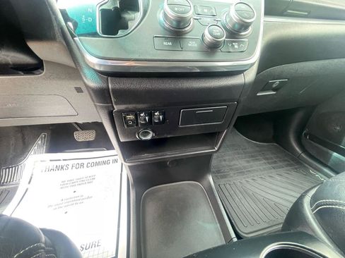 Used 2015 Toyota Sienna SE FWD image 16