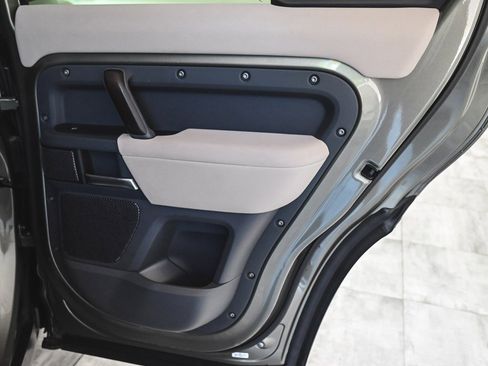 Used 2023 Land Rover Defender 110 X-Dynamic SE image 11