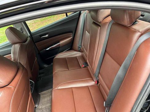 Used 2017 Acura TLX FWD image 11