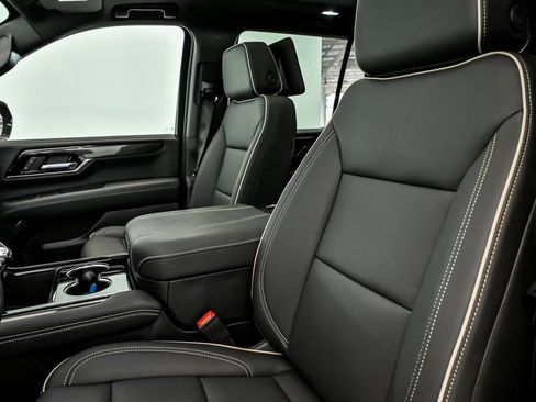 New 2026 GMC Yukon Elevation w/ Elevation Premium Package AWD/4WD image 10