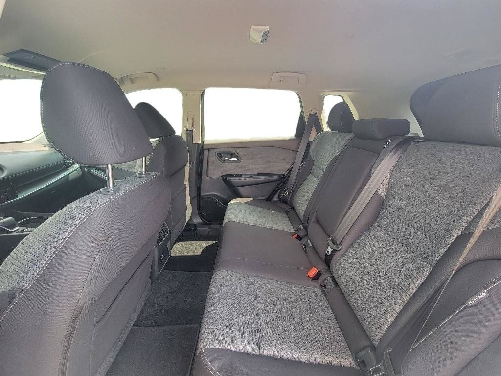 Used 2022 Nissan Rogue SV AWD/4WD image 24