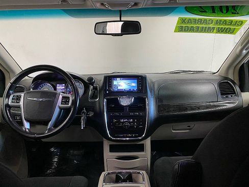 Used 2012 Chrysler Town & Country Touring image 27