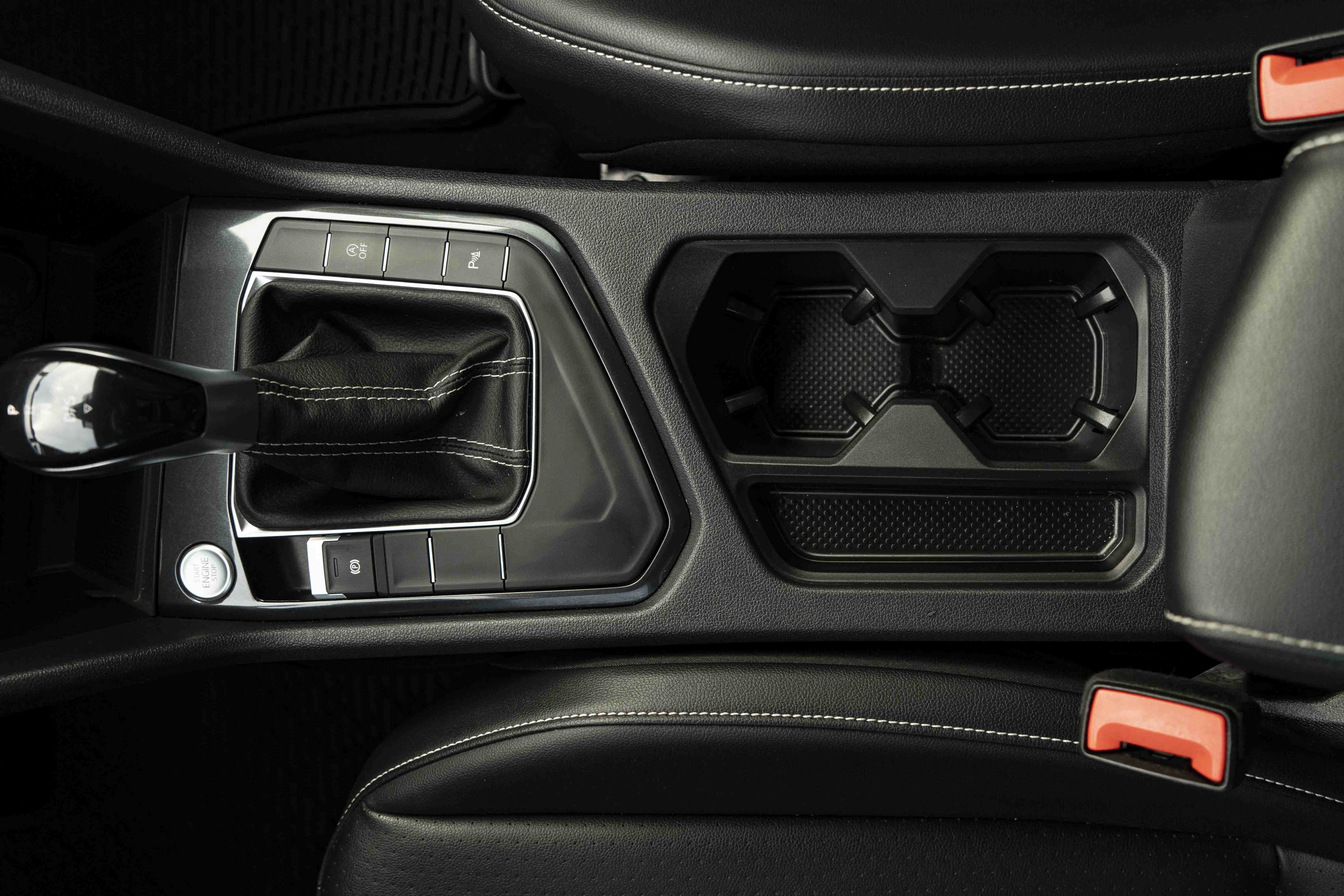 Certified 2023 Volkswagen Tiguan SE R-Line FWD image 24