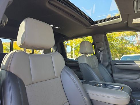 Used 2022 Chevrolet Silverado 1500 ZR2 w/ Technology Package image 11