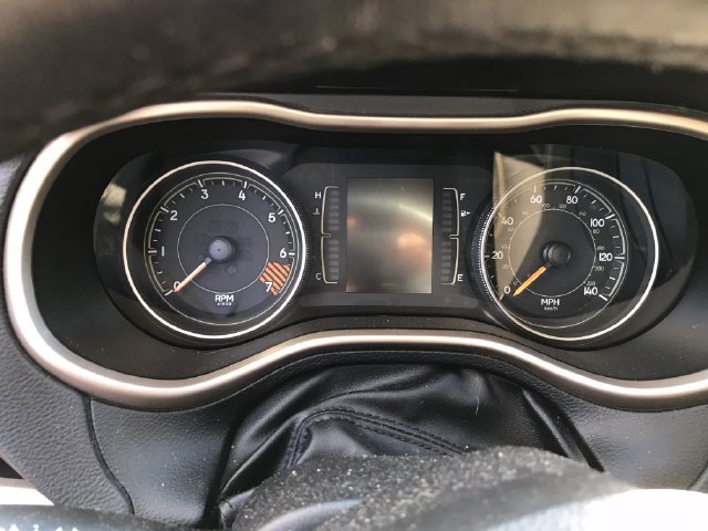 Used 2015 Jeep Cherokee Latitude w/ Cold Weather Group AWD/4WD image 5