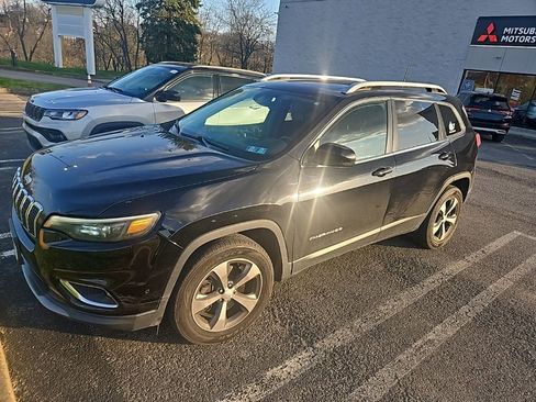 Used 2019 Jeep Cherokee Limited w/ Luxury Group image 2