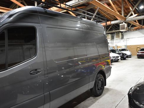 Used 2023 Mercedes-Benz Sprinter 2500 image 4