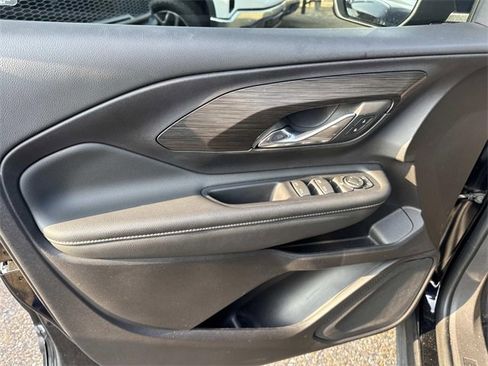 Used 2024 GMC Terrain SLE w/ Elevation Edition image 24