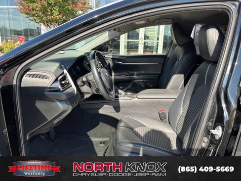 Used 2023 Toyota Camry SE FWD image 3