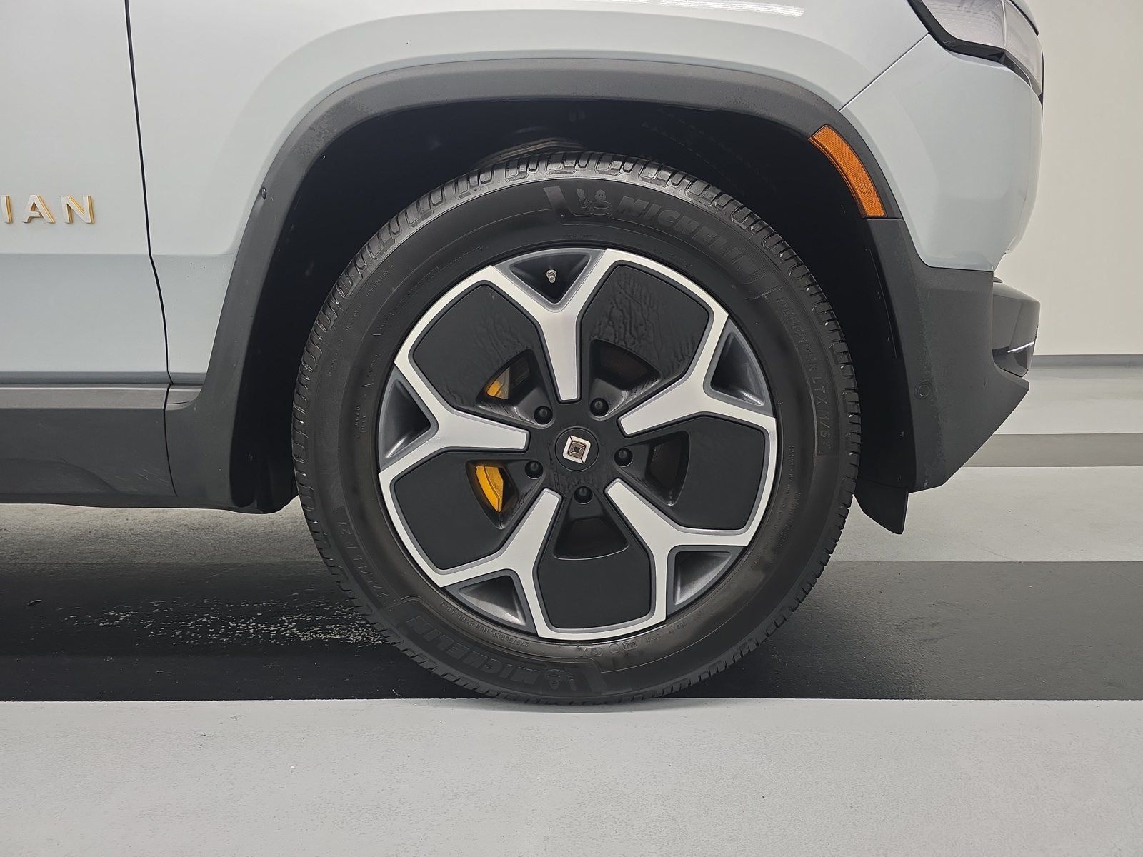 Used 2023 Rivian R1S Launch Edition Quad AWD/4WD image 11