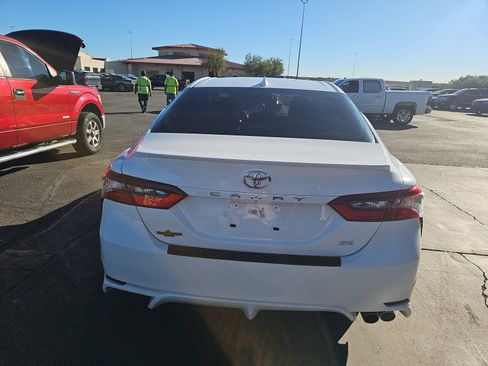 Used 2022 Toyota Camry SE image 5