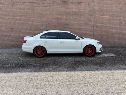 Used 2017 Volkswagen Jetta GLI image 6