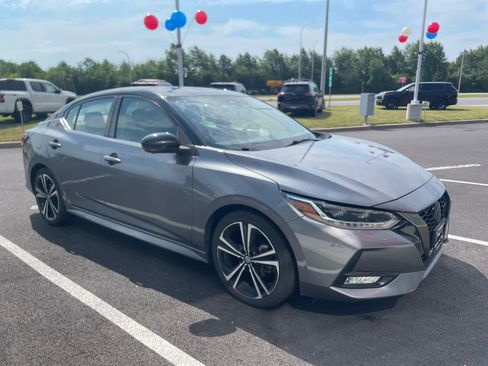 Used 2022 Nissan Sentra SR w/ SR Premium Package FWD image 3