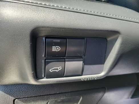Used 2021 Toyota Highlander LE FWD image 30