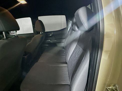 Used 2018 Toyota Tacoma TRD Sport w/ Technology Package image 25