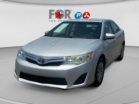 Used 2012 Toyota Camry LE FWD image 1