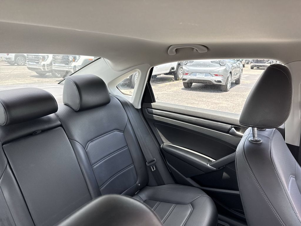 Used 2020 Volkswagen Passat 2.0T R-Line FWD image 14
