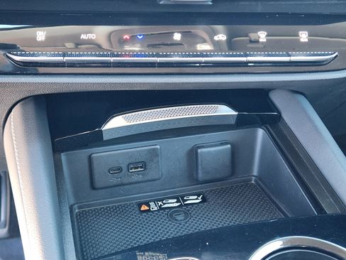 Certified 2025 Buick Envision Sport Touring image 25