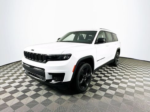 Certified 2023 Jeep Grand Cherokee L Laredo image 6