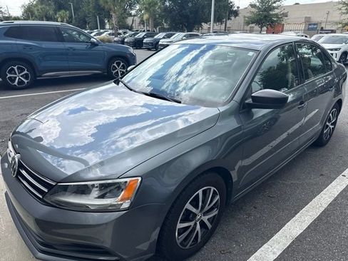 Used 2016 Volkswagen Jetta SE FWD image 3