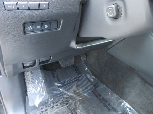 Used 2024 Lexus GX 550 w/ Accessory Package (2T) AWD/4WD image 34