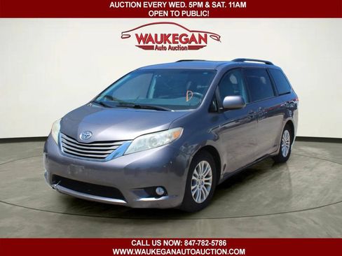 Used 2011 Toyota Sienna XLE FWD image 1