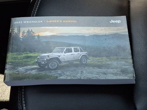 Used 2023 Jeep Wrangler Unlimited Sahara w/ Cold Weather Group AWD/4WD image 27