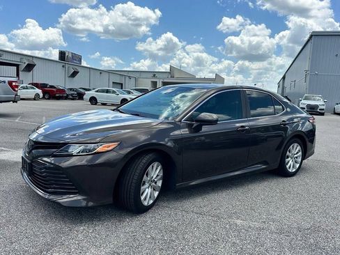 Used 2018 Toyota Camry LE FWD image 23