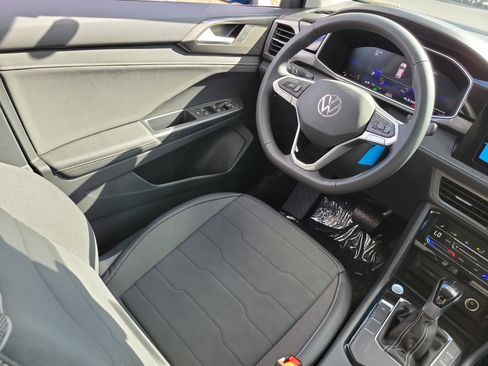 New 2026 Volkswagen Taos SE FWD image 3
