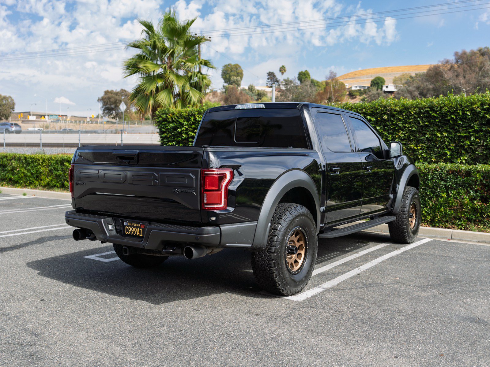 Used 2018 Ford F150 Raptor w/ Equipment Group 802A Luxury AWD/4WD image 5