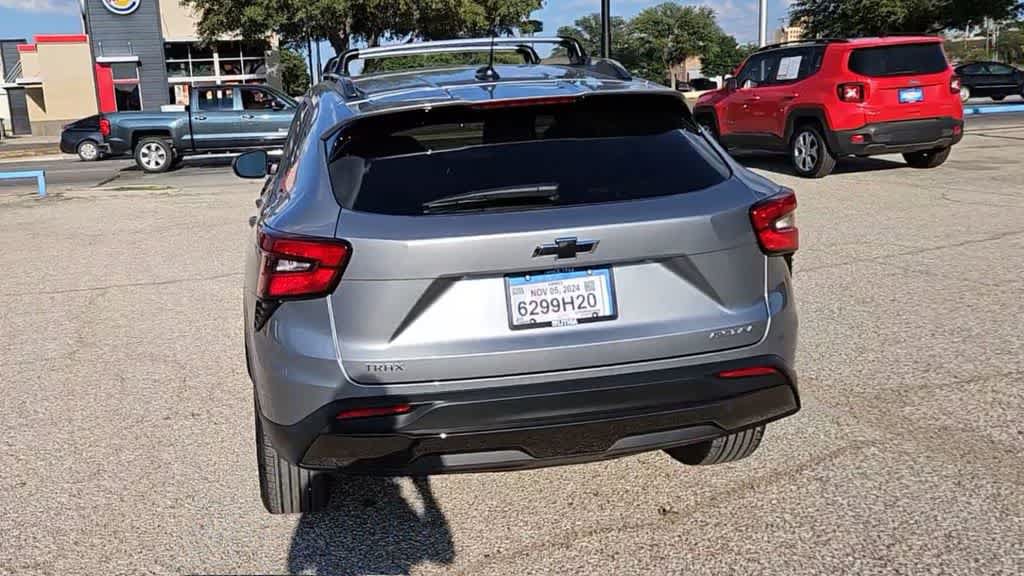 Used 2025 Chevrolet Trax ACTIV FWD image 6