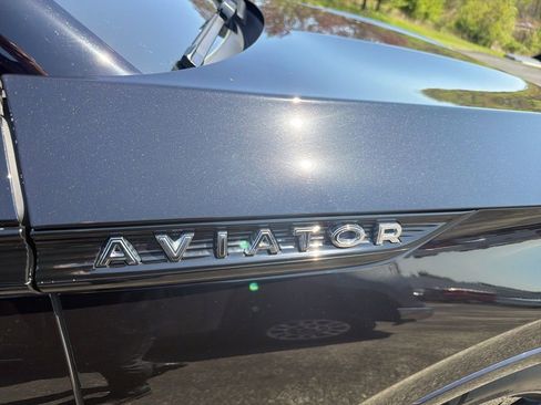 Used 2022 Lincoln Aviator Reserve w/ Equipment Group 201A AWD/4WD image 3