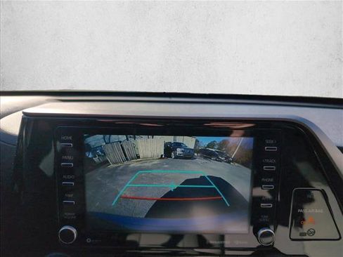 Used 2022 Toyota Highlander LE image 13