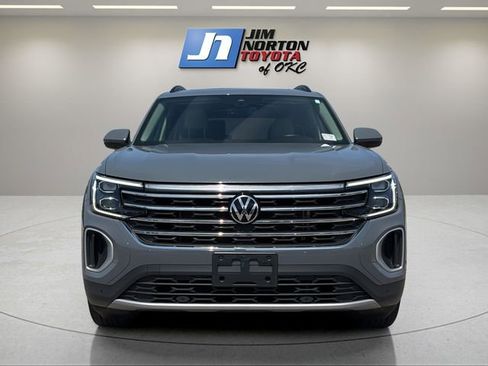 Used 2025 Volkswagen Atlas SE image 2
