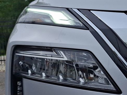 Certified 2023 Nissan Rogue SL w/ SL Premium Package image 10