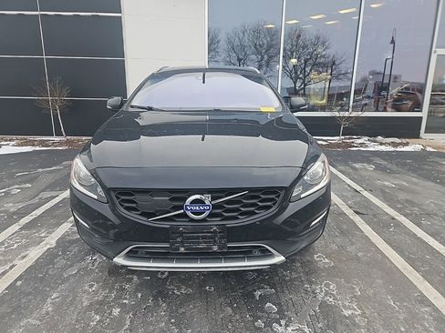 Used 2018 Volvo V60 T5 Cross Country w/ Convenience Package image 2