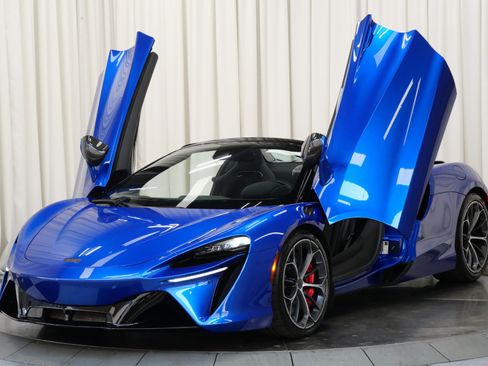 Used 2025 McLaren Artura Spider RWD image 5