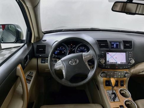 Used 2010 Toyota Highlander Limited w/ Extra Value Pkg 3 AWD/4WD image 25