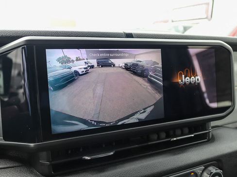 Used 2024 Jeep Wrangler Unlimited AWD/4WD image 24