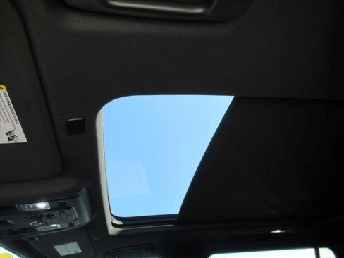 Certified 2024 Chevrolet Suburban Z71 w/ Off-Road Capability Package image 21