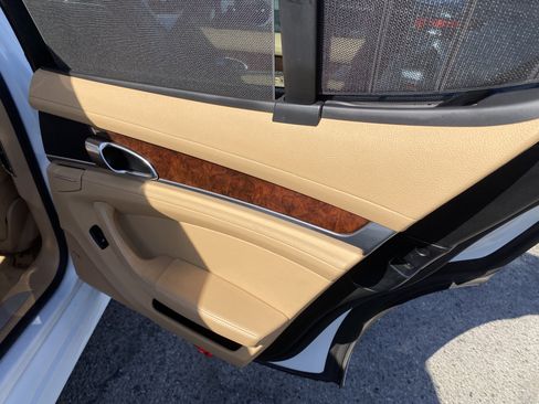 Used 2014 Porsche Panamera image 16